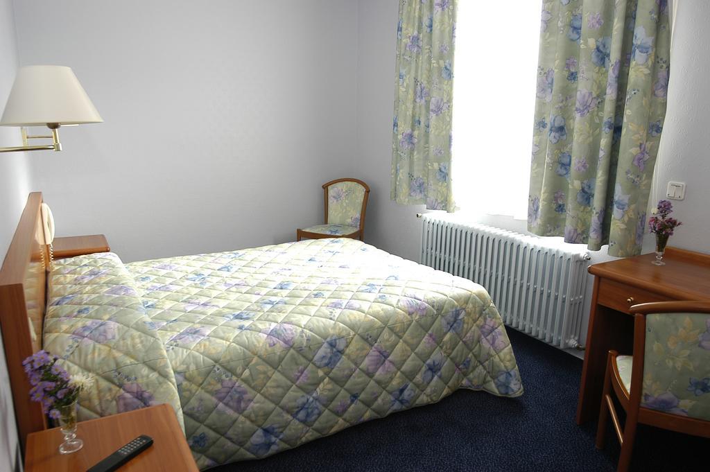 Contact Hotel De France Contres-Beauval-Cheverny Le Controis-en-Sologne Δωμάτιο φωτογραφία