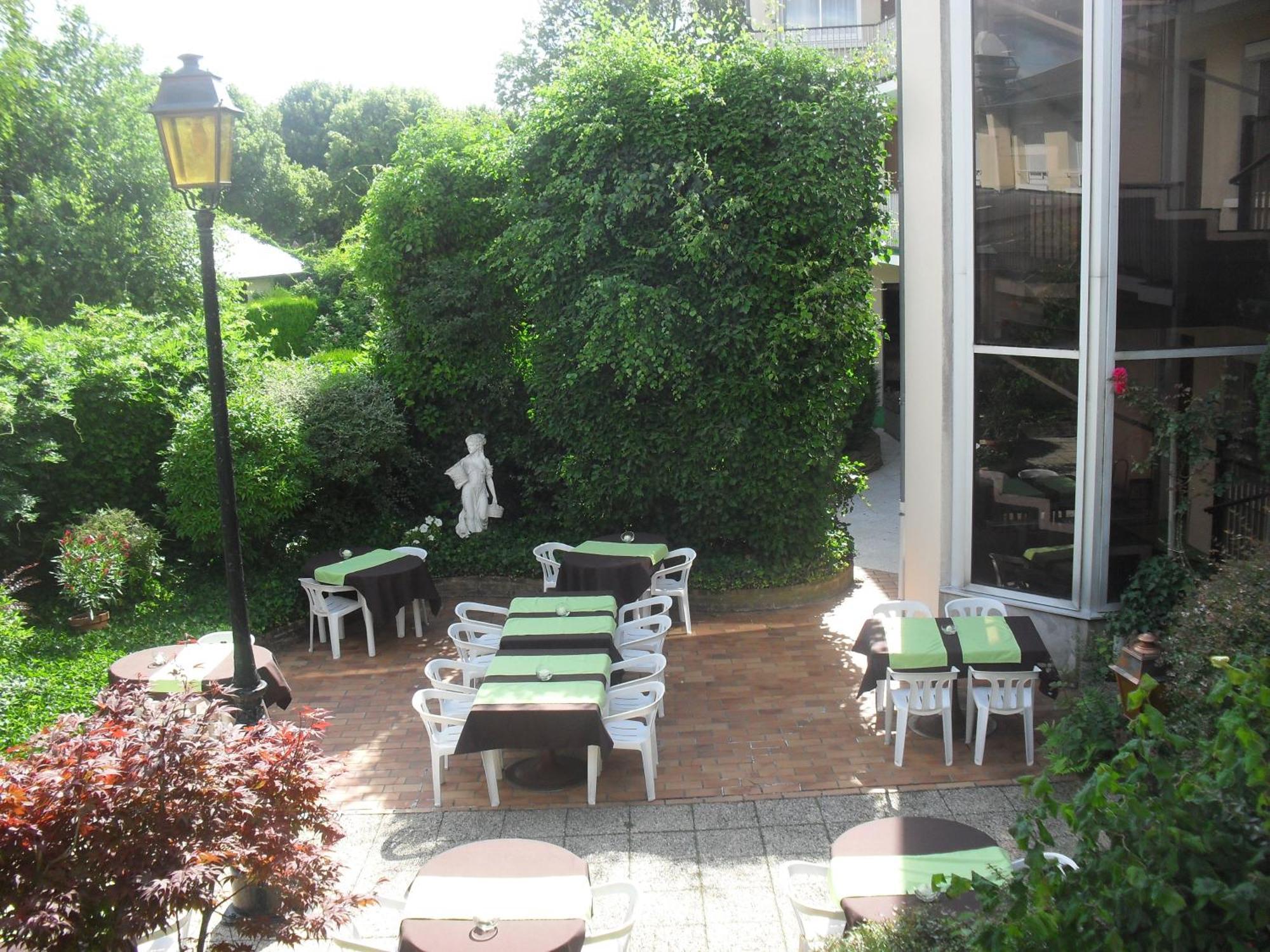 Contact Hotel De France Contres-Beauval-Cheverny Le Controis-en-Sologne Εξωτερικό φωτογραφία